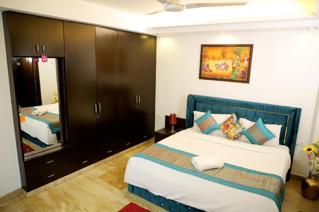 Divine India Service 3bhk, J-215 Saket *