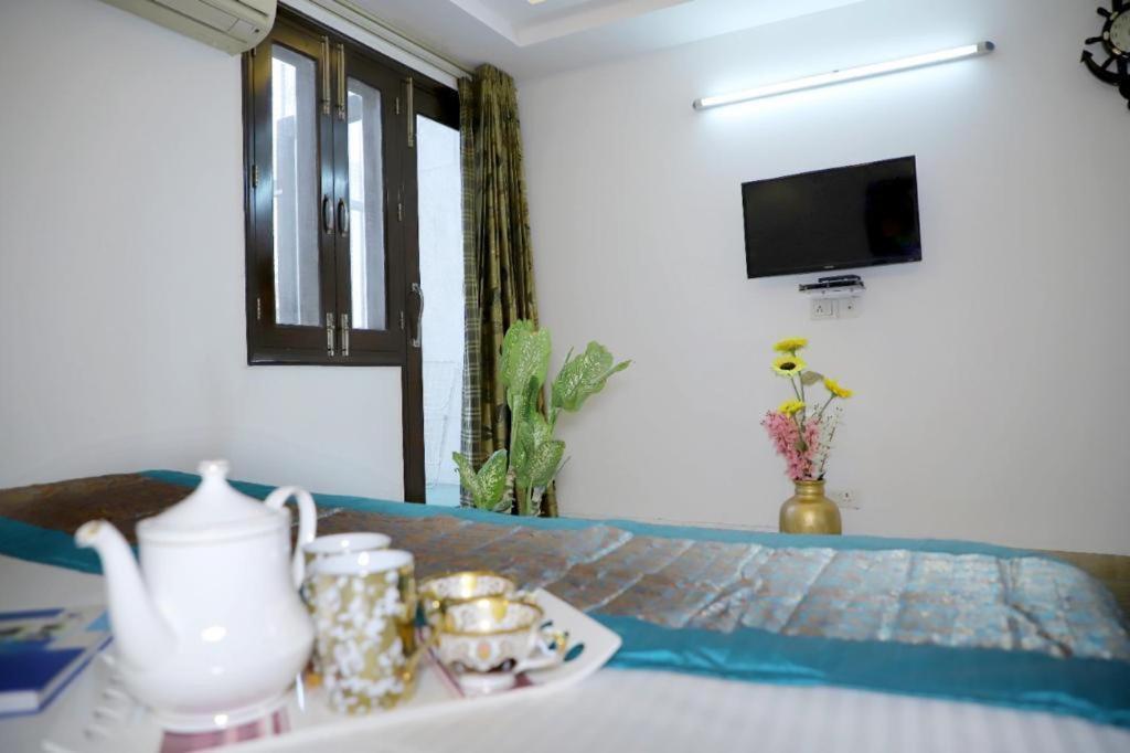 Divine India Service 3bhk, J-215 Saket Apartment