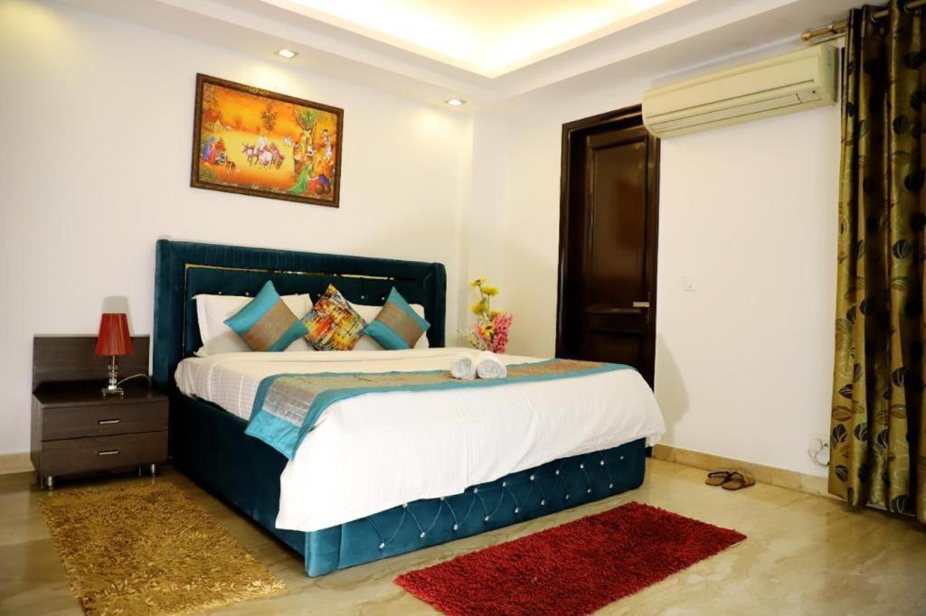 Apartment Divine India Service 3bhk, J-215 Saket New Delhi