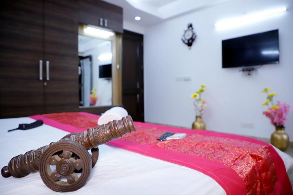 Apartment Divine India Service 3bhk, J-215 Saket *