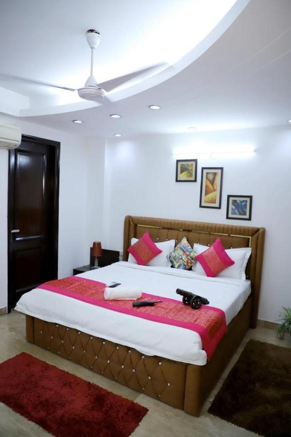 Divine India Service 3bhk, J-215 Saket