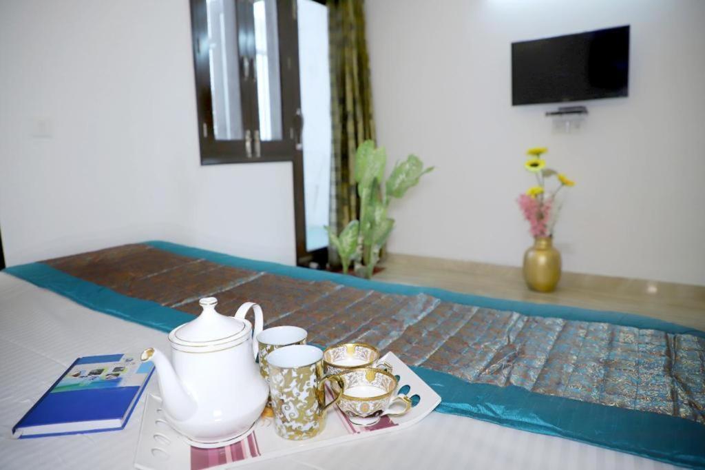 Divine India Service 3bhk, J-215 Saket