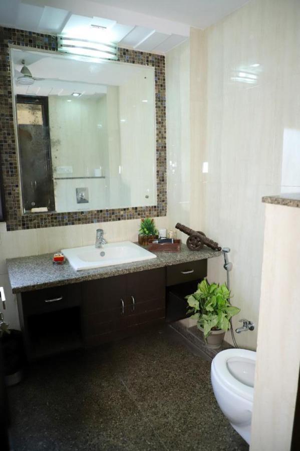 Divine India Service 3bhk, J-215 Saket *