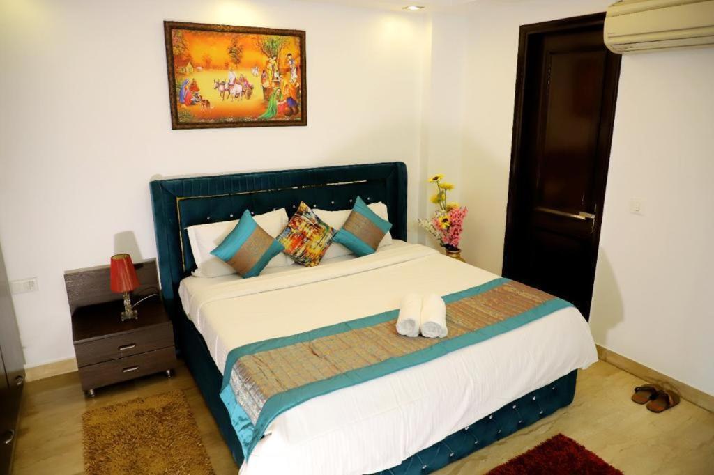 Divine India Service 3bhk, J-215 Saket New Delhi